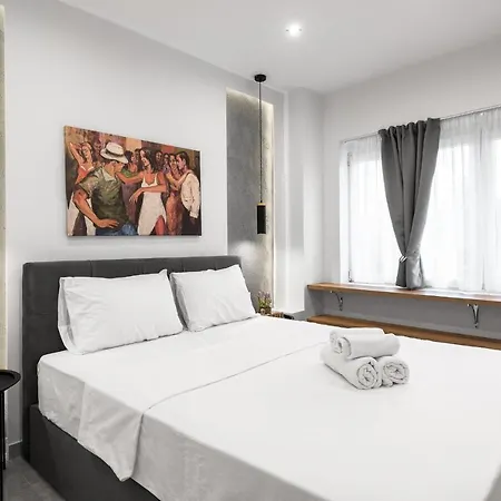 Wood N White, Nilie Hospitality Mgmt *