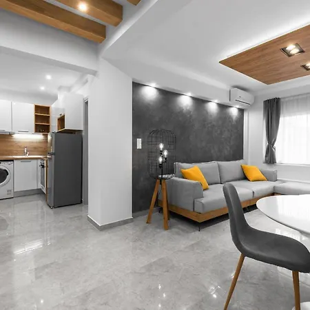 Wood N White, Nilie Hospitality Mgmt *