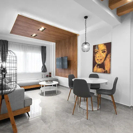 Wood N White, Nilie Hospitality Mgmt Saloniki