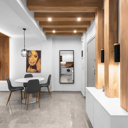 Wood N White, Nilie Hospitality Mgmt 아파트