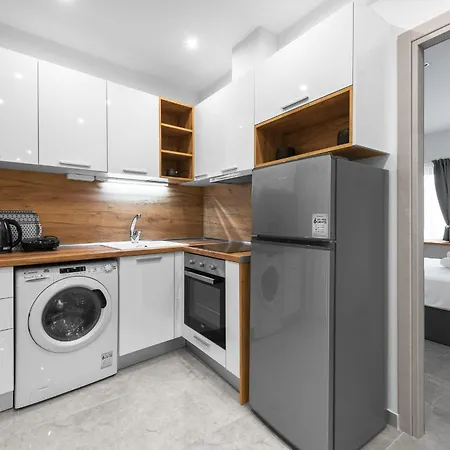 Wood N White, Nilie Hospitality Mgmt 테살로니키