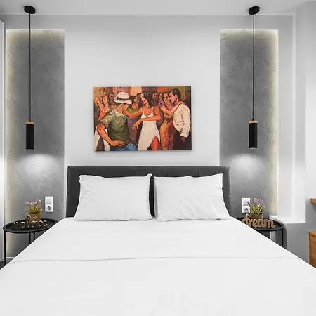 Wood N White, Nilie Hospitality Mgmt *