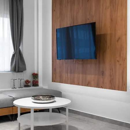Wood N White, Nilie Hospitality Mgmt Salonicco
